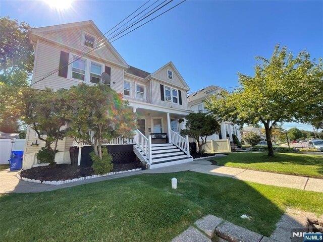 House for sale in Lyndhurst, New Jersey