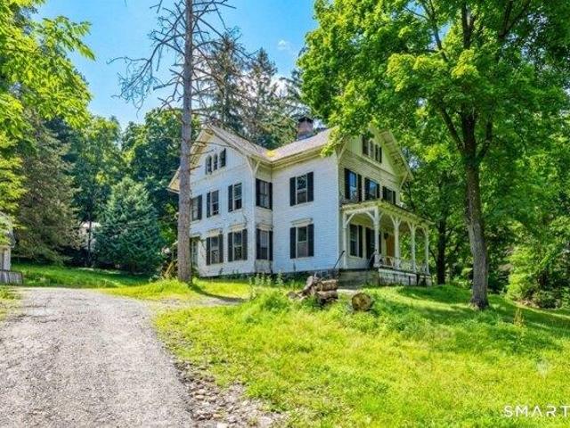 House for sale in Woodbury, Connecticut