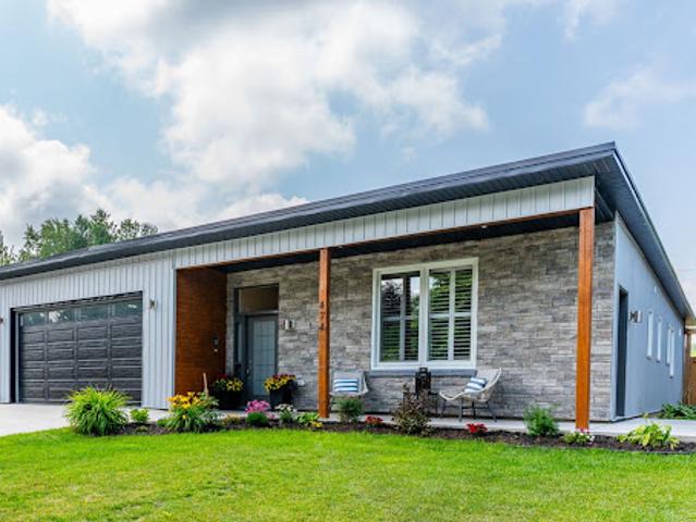 House for sale in Ontario