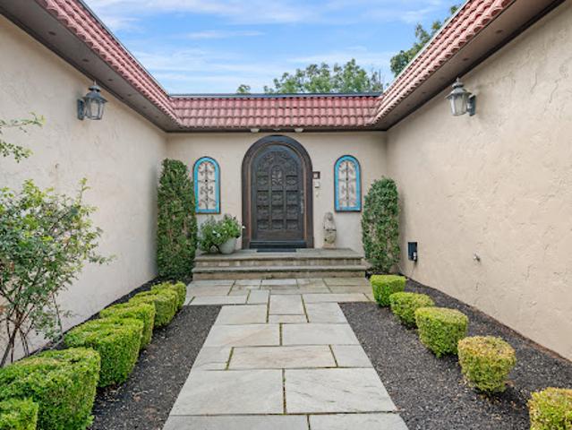 House for sale in Swampscott, Essex County