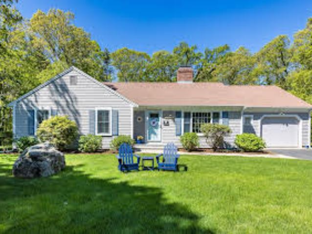 House for sale in Dennis