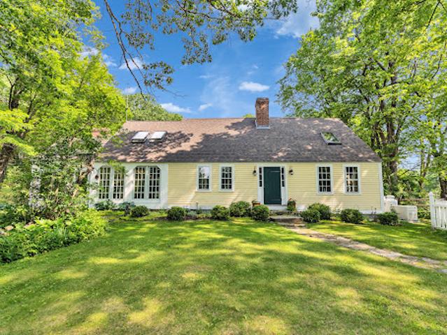 House for sale in Francestown