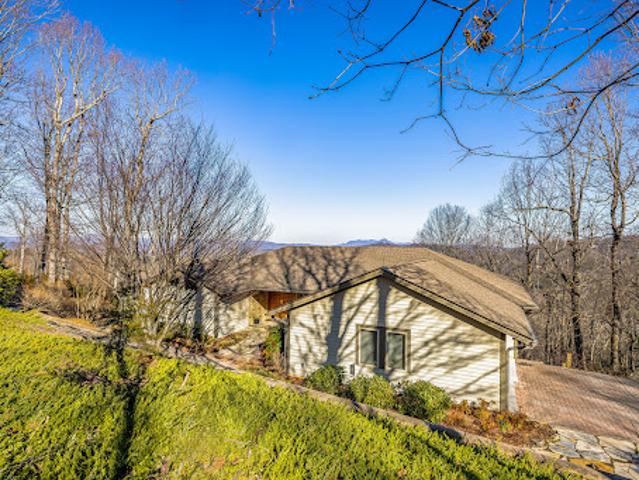 House for sale in Flat Rock