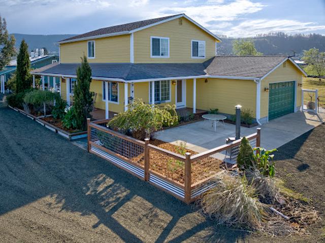 House for sale in Cathlamet, Washington