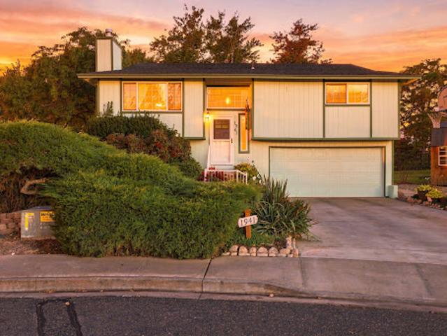 House for sale in West Richland, Benton County