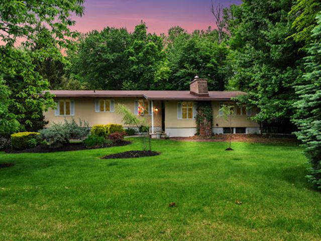 House for sale in West Nyack