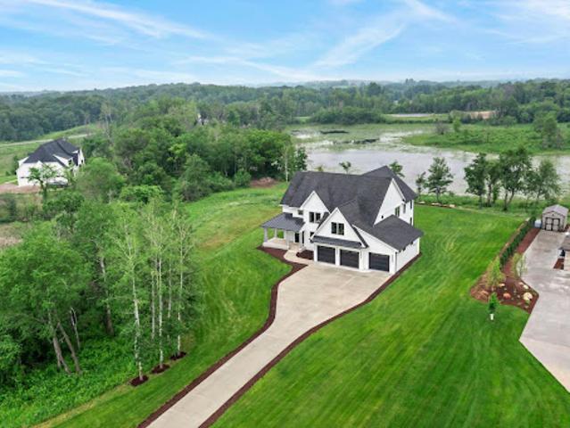 House for sale in Lakeville