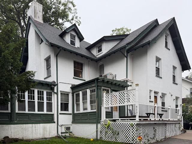 House for rent in Kew Gardens