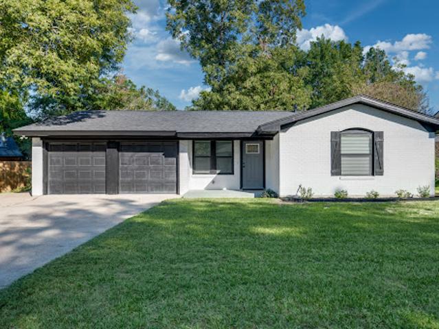 House for sale in Tyler, Smith County