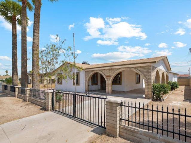 House for sale in Avondale