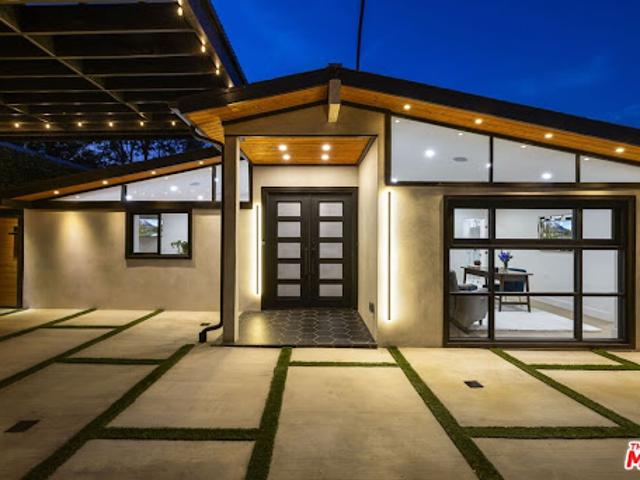 House for sale in Woodland Hills, California