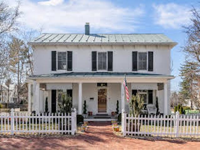 House for sale in Charles Town
