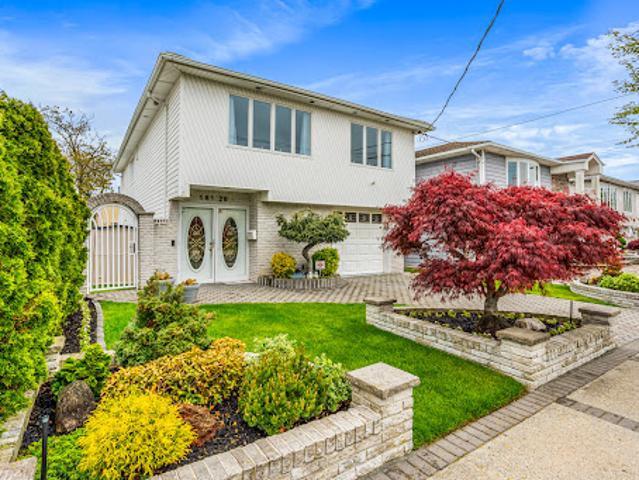 House for sale in Queens, Arverne