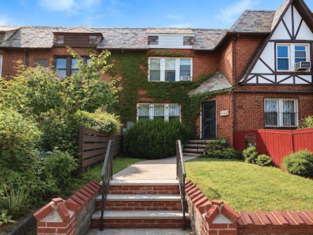 House for sale in Queens, Arverne