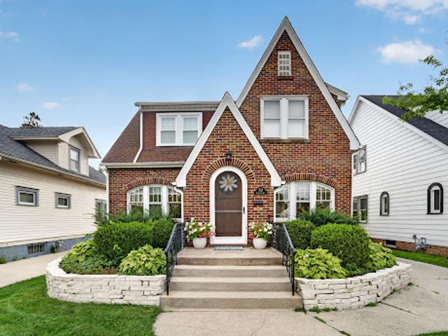 House for sale in Racine, Racine County