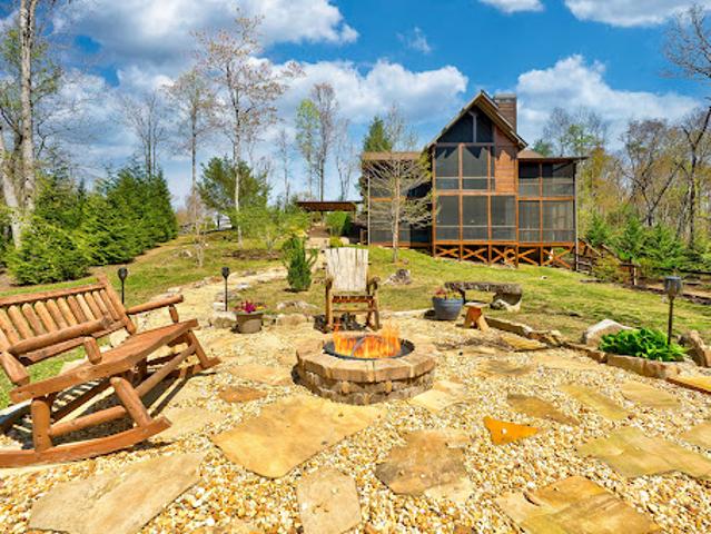 House for sale in Blue Ridge