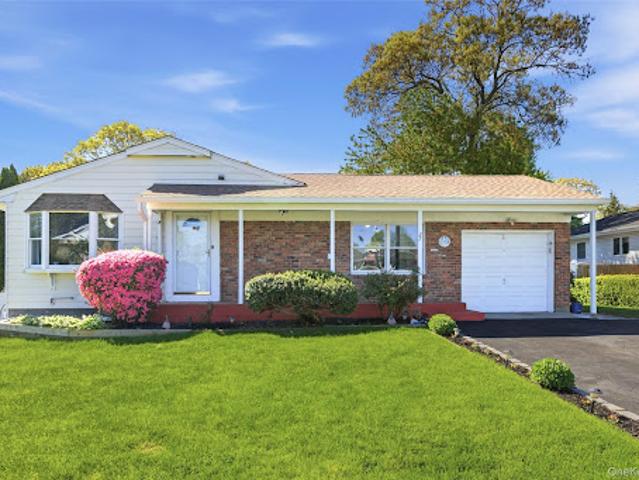 House for sale in Smithtown, New York