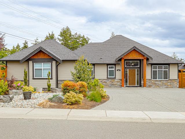House for sale in Parksville