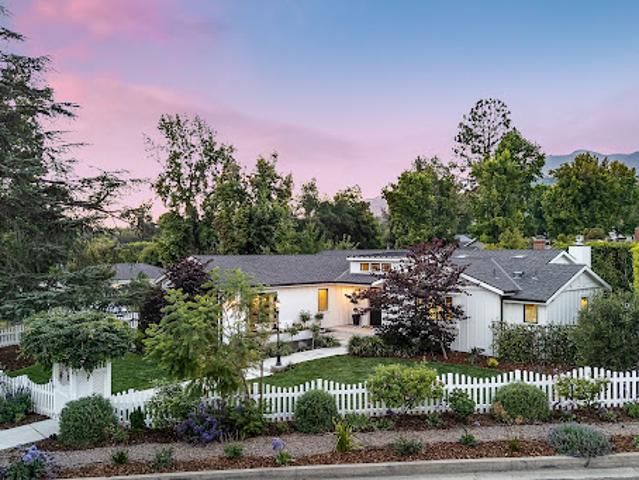 House for sale in La Canada Flintridge, California