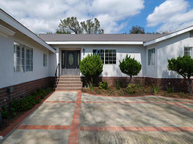 House for sale in La Canada Flintridge, California