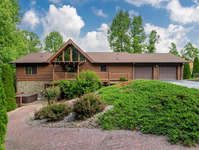 House for sale in Hendersonville, North Carolina