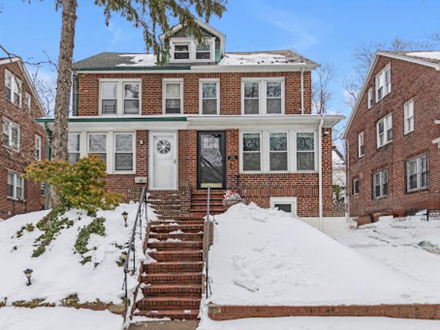 House for sale in Queens, Arverne