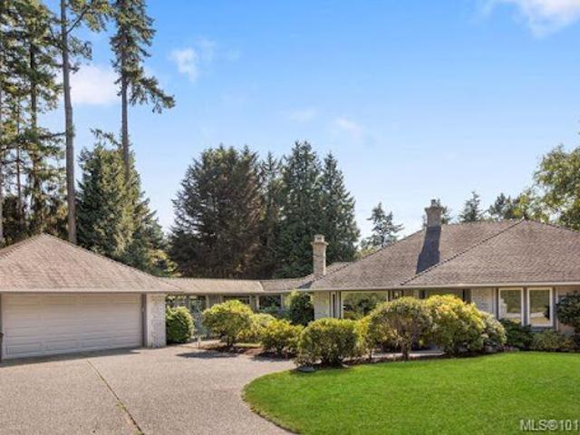 House for sale in Saanich, British Columbia