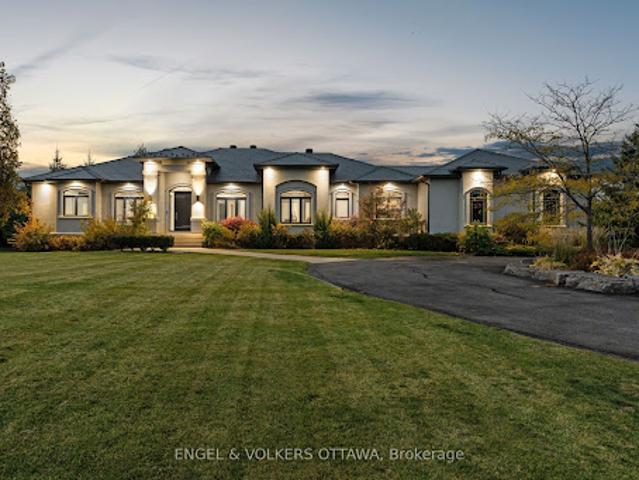 House for sale in Manotick, Ontario