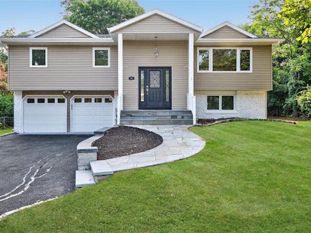 House for sale in Hauppauge
