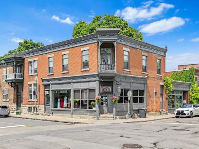 House for sale in Westmount