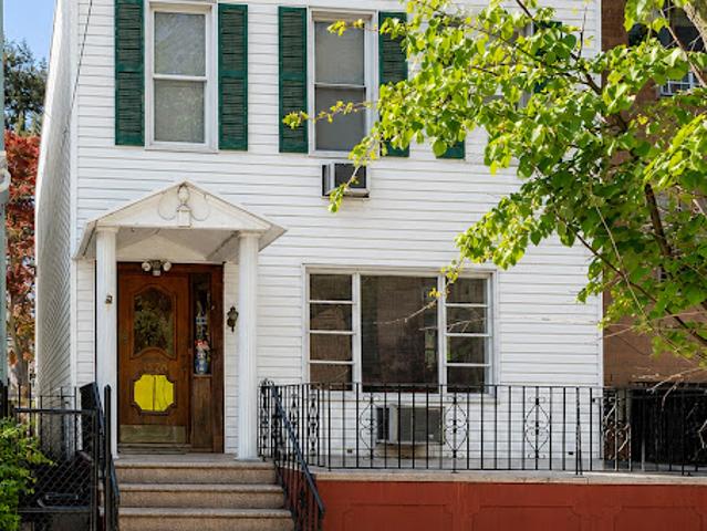 House for sale in Queens, Arverne