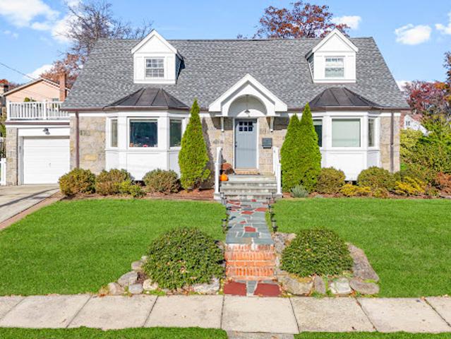 House for sale in Pelham, New York