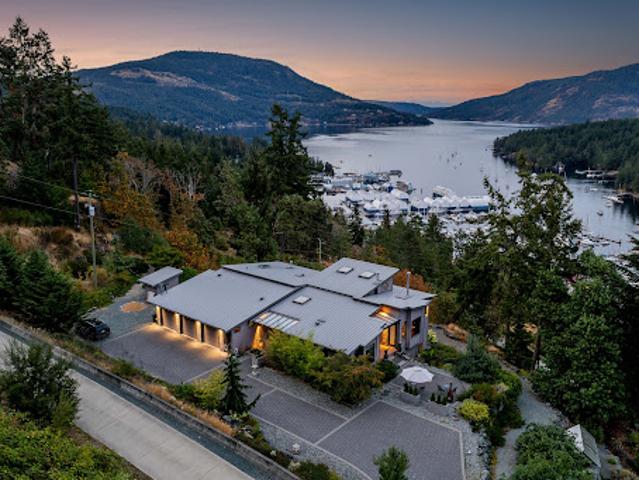 House for sale in Duncan