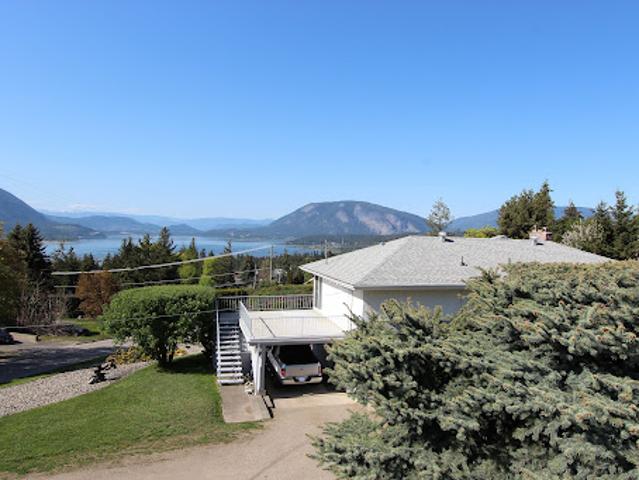 House for sale in Salmon Arm House for sale in Salmon Arm