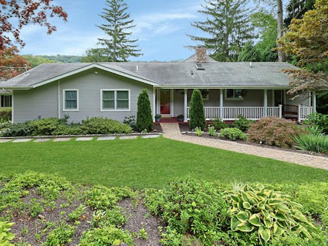 House for sale in Baldwin Place, New York