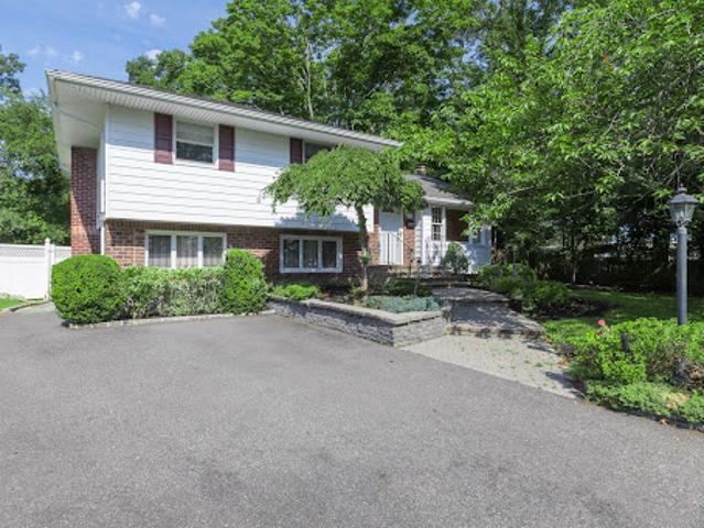 House for sale in Commack