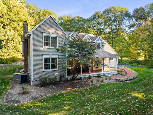 House for sale in Burlington, Northwest Hills Planning Region