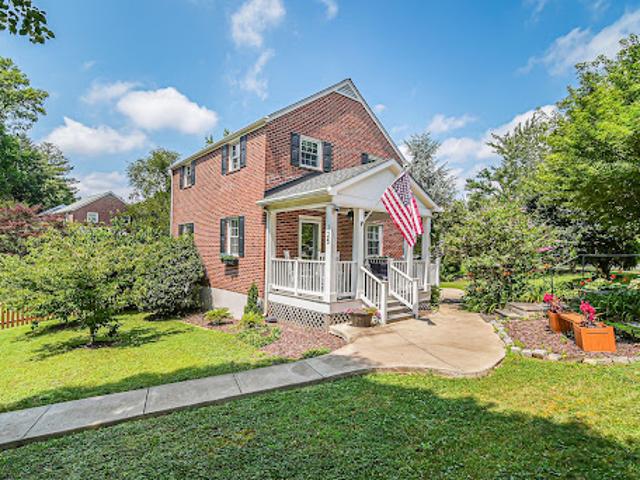 House for sale in Arlington