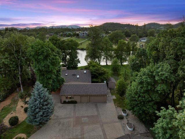 House for sale in Eagle Point