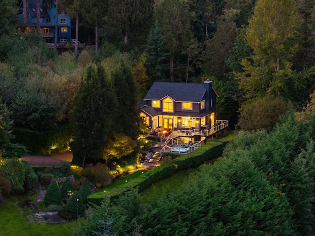 House for sale in Bainbridge Island, Washington