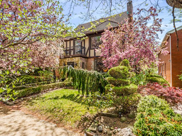 House for sale in Queens, Arverne