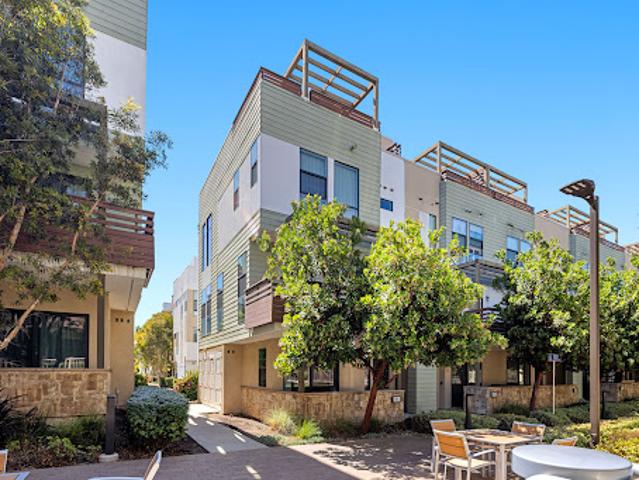 Apartment for sale in Costa Mesa