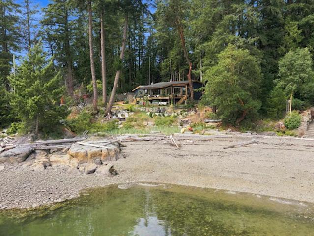 House for sale in Halfmoon Bay, British Columbia