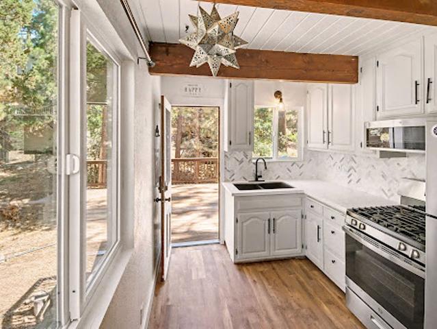 House for sale in Sugarloaf, California