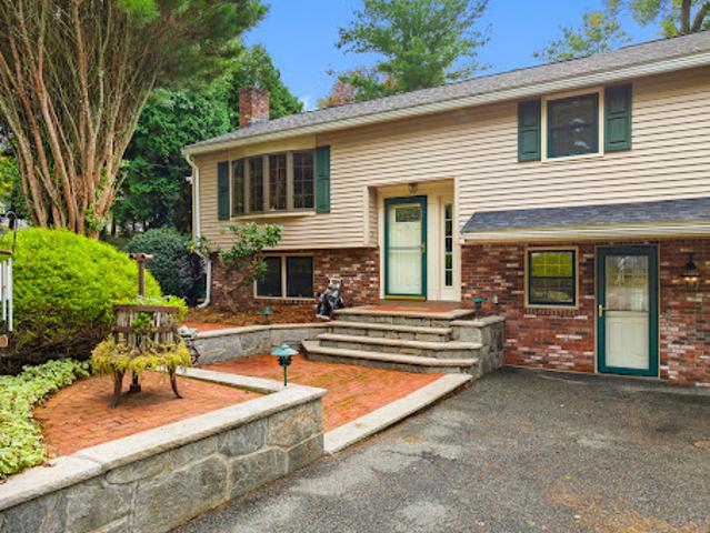 House for sale in Burlington, Middlesex County