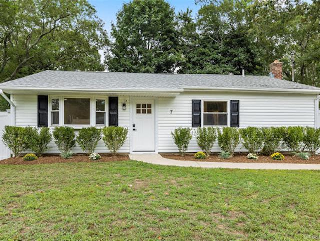 House for sale in Middle Island, New York