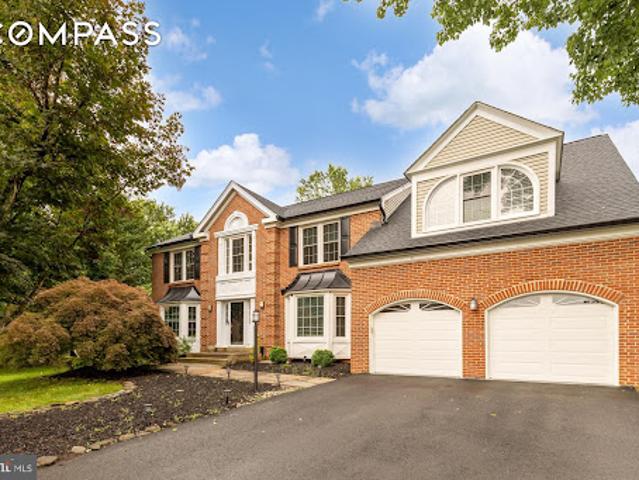 House for sale in Fairfax