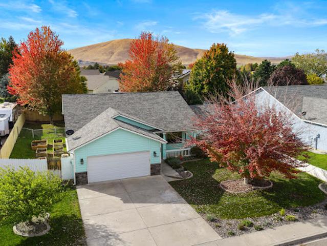 House for sale in West Richland, Benton County