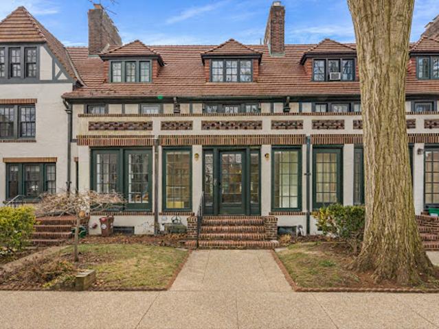 House for sale in Queens, Arverne