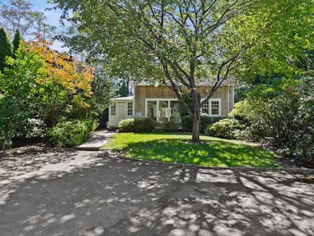 House for sale in Old Greenwich, Greenwich